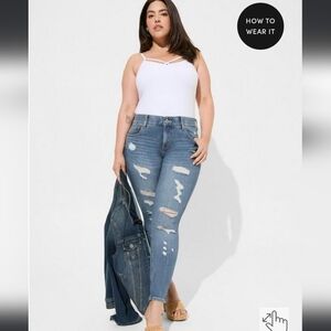 Torrid Skinny distressed jeans Sz 22 5 pocket style Very cute!
